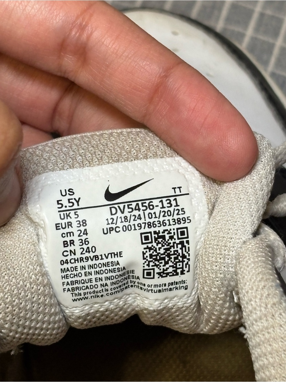 Nike Youth Sneakers - Beige and White - Picture 4 of 4